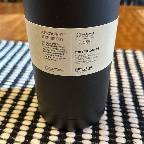 STANLEY ICEFLOW BOTTLE WITH CAP AND CARRY LID 50 OZ - Picture 4 of 8